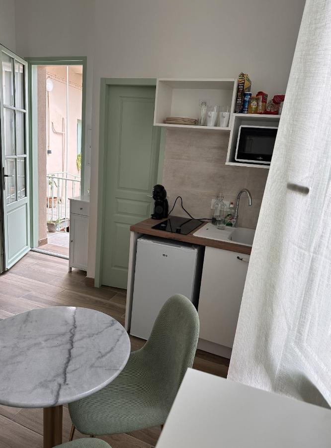 Le Petit Provencal Apartment นีมส์ ภายนอก รูปภาพ