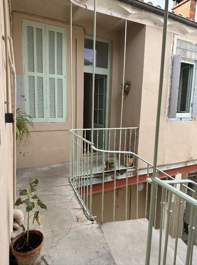 Le Petit Provencal Apartment นีมส์ ภายนอก รูปภาพ